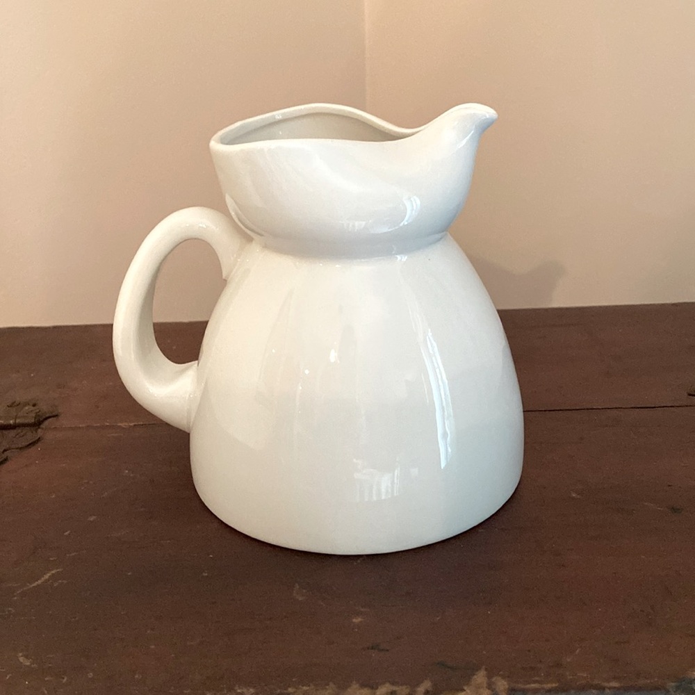 Vintage Crate and Barrel White Jug Pitcher  with “Pinch” Spout Glossy Finish 🥰